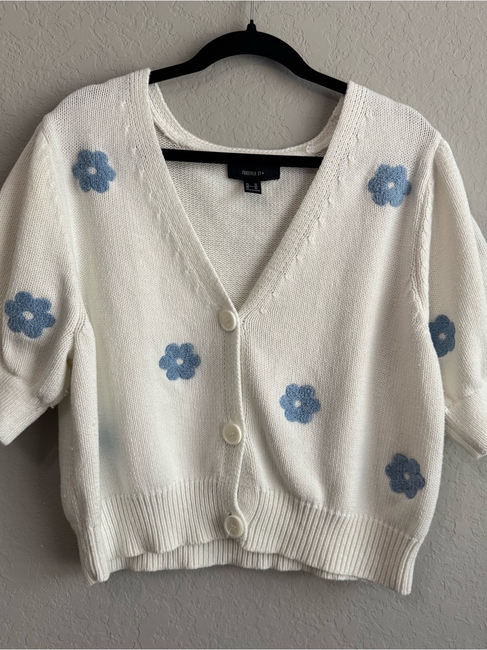 Forever 21 White Knit Short Sleeve Cardigan Blue Fuzzy Flower Applique 3XL EUC